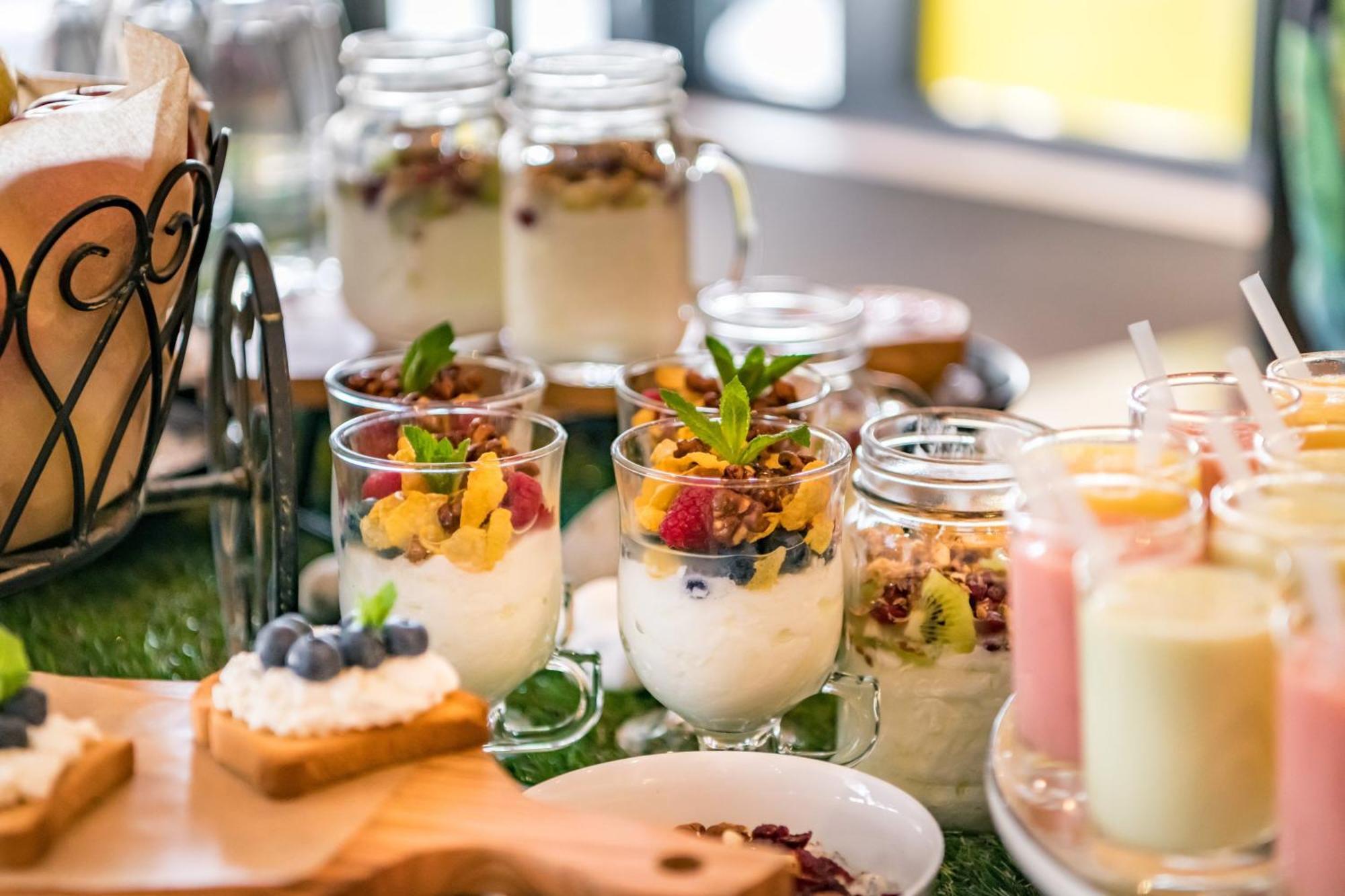 The Westin Grand Munich Hotel Ngoại thất bức ảnh Fruit and yogurt parfait