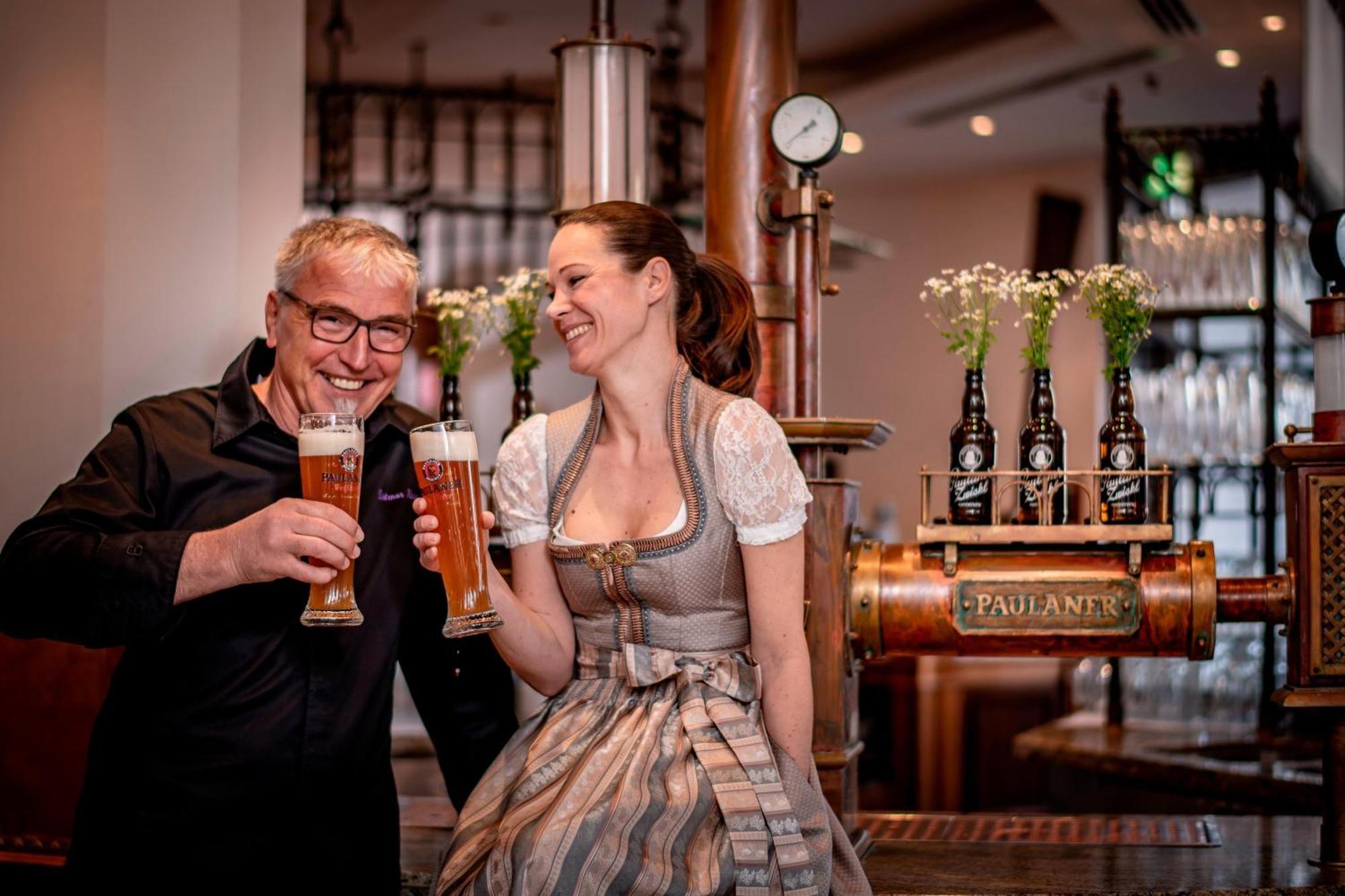 The Westin Grand Munich Hotel Ngoại thất bức ảnh A woman in a dirndl