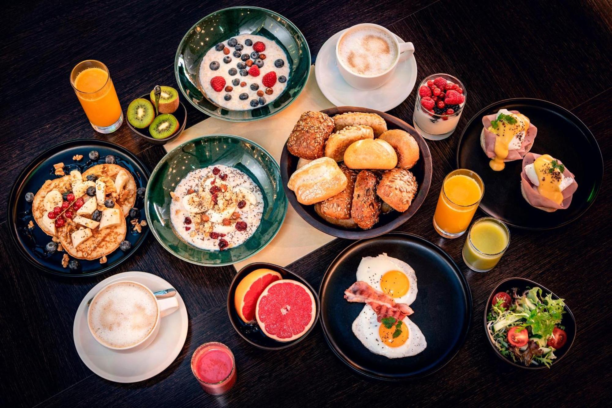 The Westin Grand Munich Hotel Ngoại thất bức ảnh A selection of breakfast foods