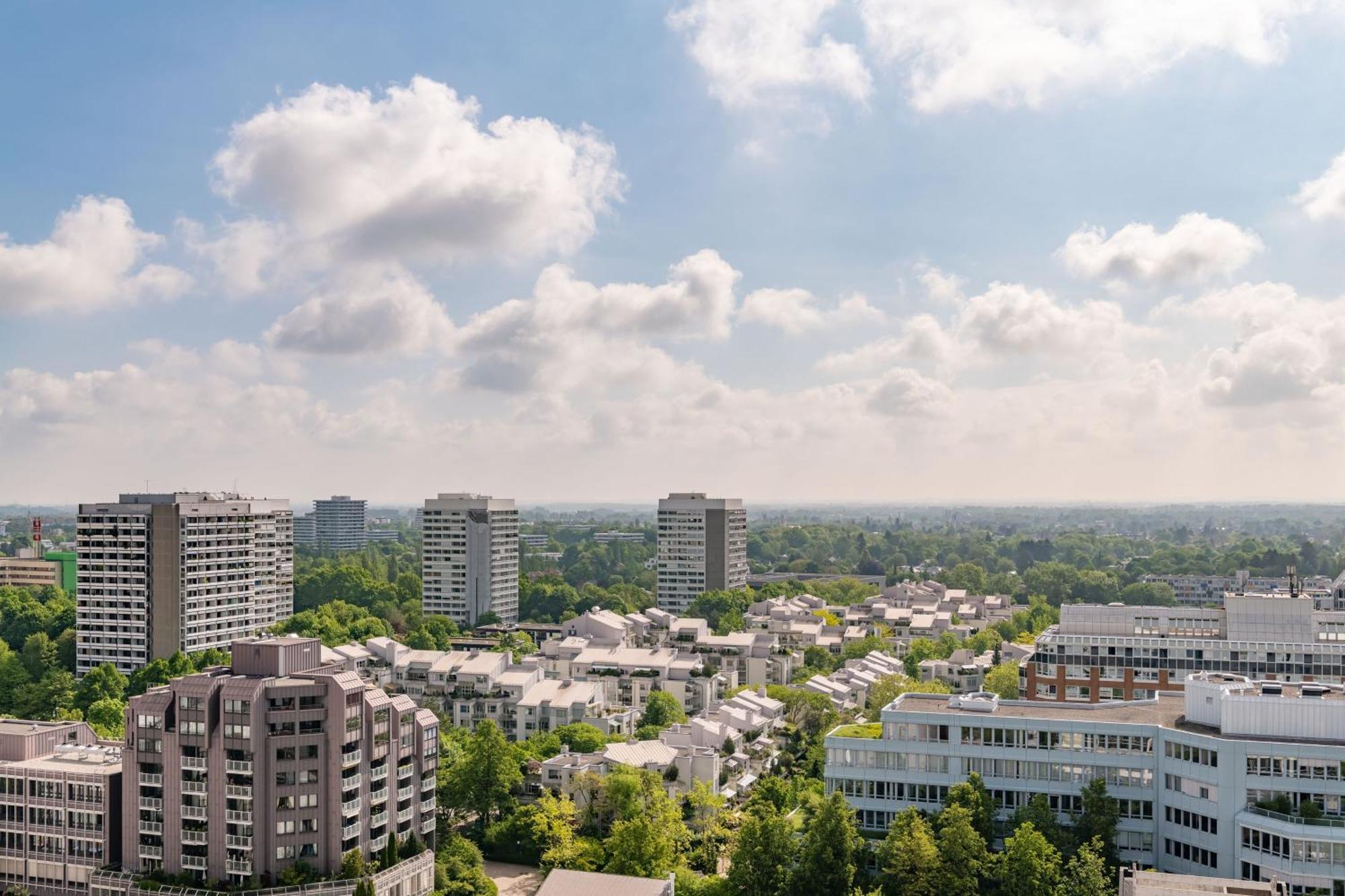 The Westin Grand Munich Hotel Ngoại thất bức ảnh Overlooking the town of Markham