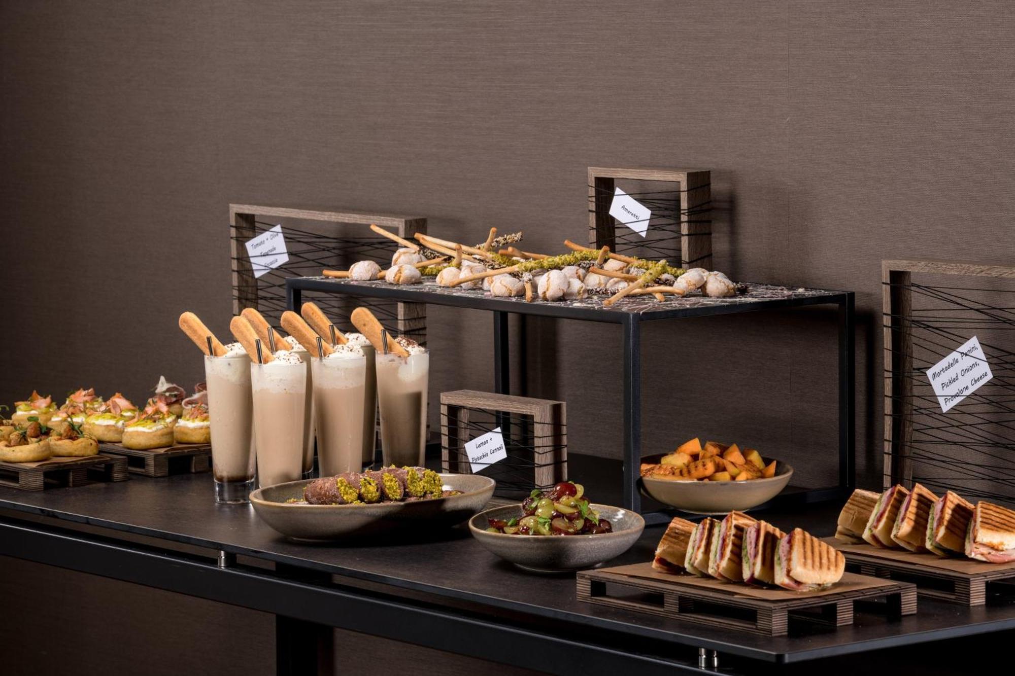 The Westin Grand Munich Hotel Ngoại thất bức ảnh A selection of hors d'oeuvres